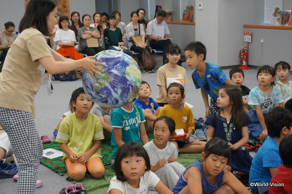 ワールド・ビジョンのサマースクールに参加する日本の子どもたち