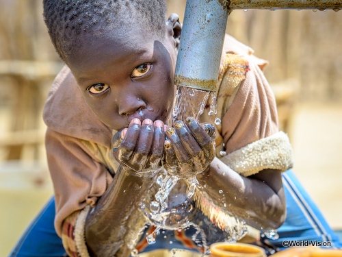 南スーダンの難民キャンプで暮らす少年