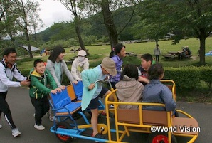 大人気！おもしろ自転車。上り坂では頑張って押しました