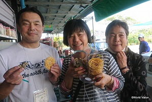 現地のお菓子に挑戦しました