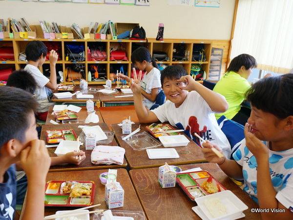 給食支援を実施した益城町の小学校にて